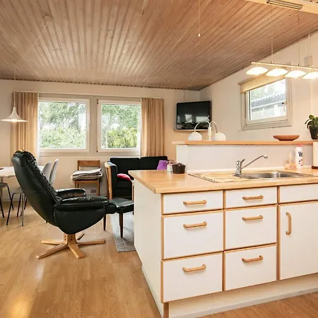 5 Person In Thyholm-by Traum *