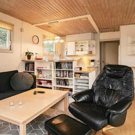 5 Person In Thyholm-by Traum * Thyholm